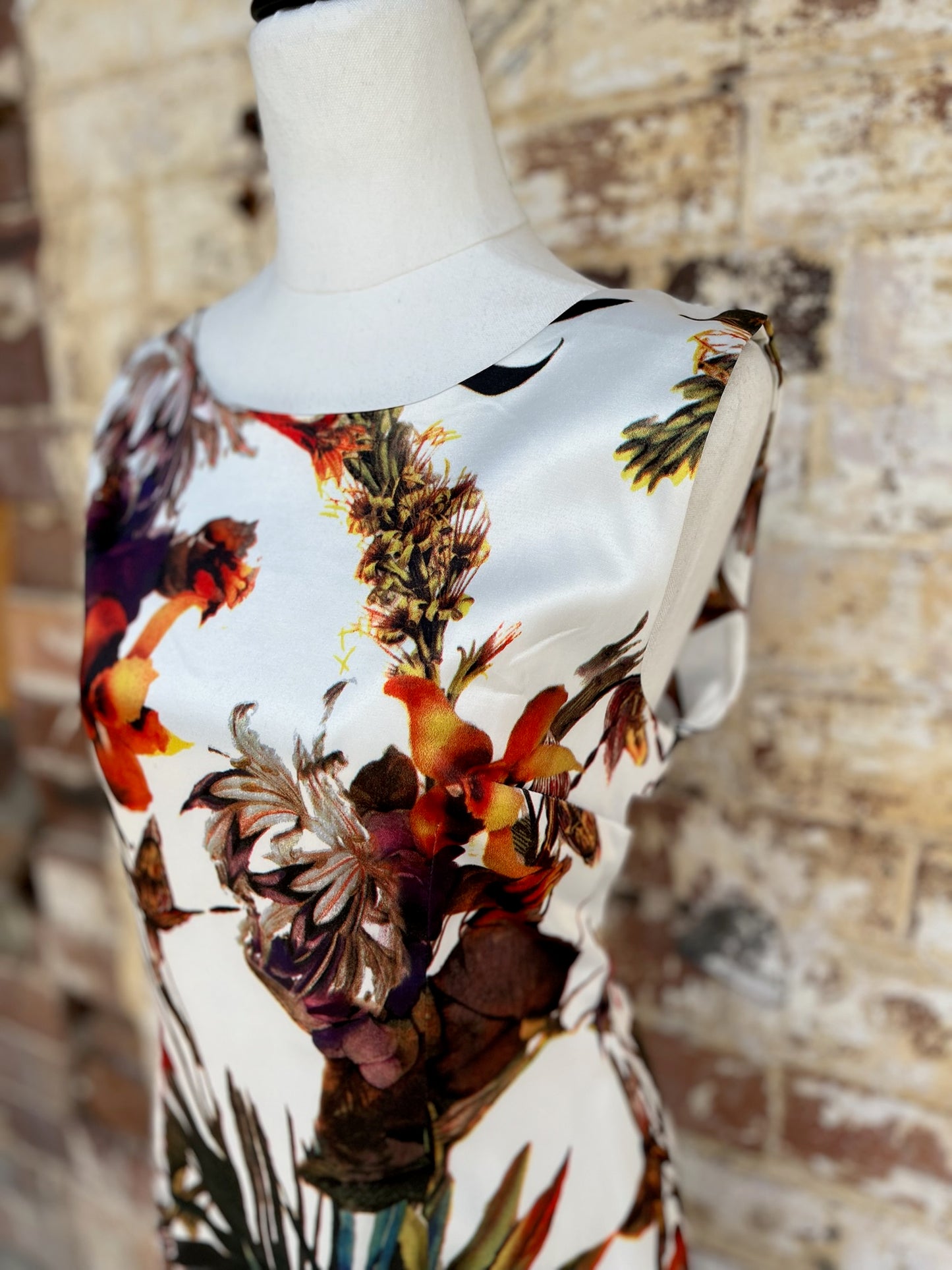 Teaberry Knee Length Sleeveless Dress (size 10)